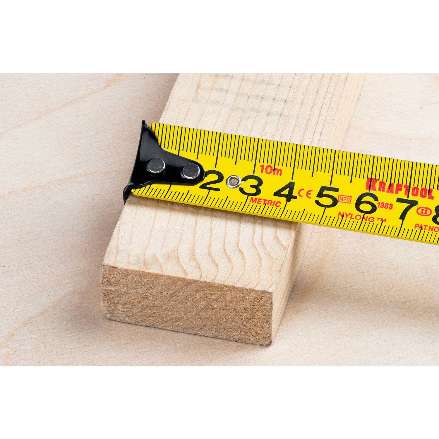 KRAFTOOL X-Drive 10м / 25мм рулетка с ударостойким обрезиненным корпусом {34122-10}