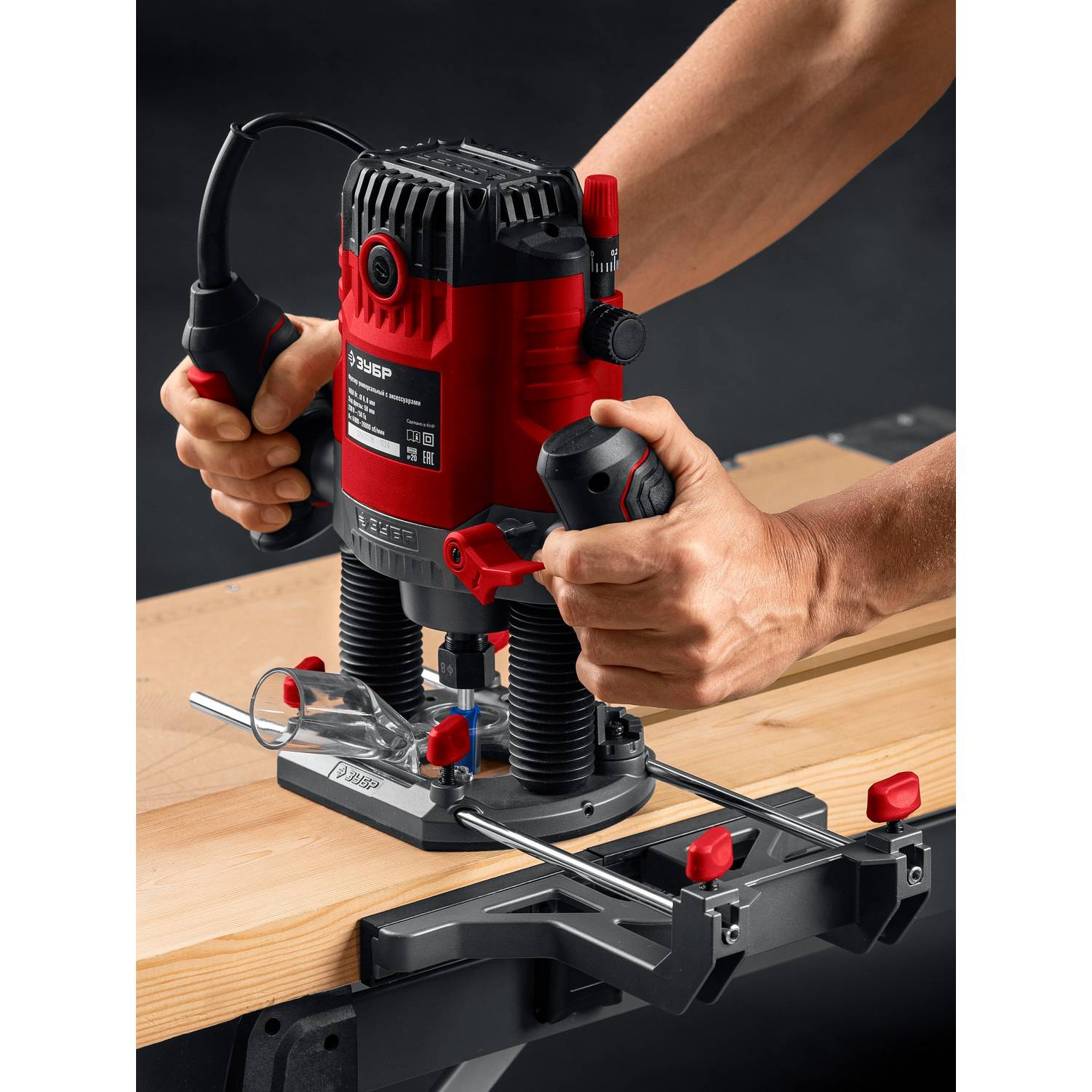 ЗУБР  1900 Вт, 70 мм, универсальный фрезер  (ФМУ-1970)