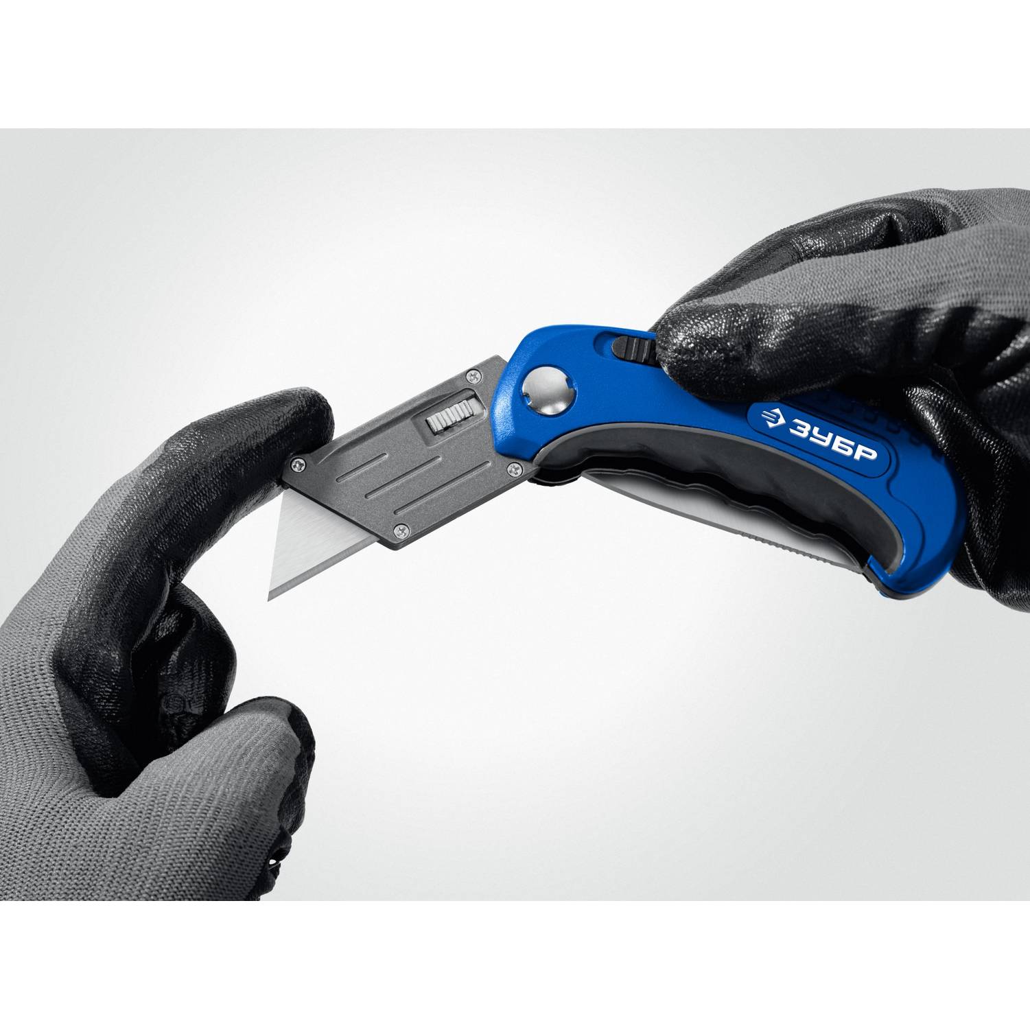 ЗУБР  Компакт-2-А24, технический, универсальный складной нож 2-в-1 с трапециевидным лезвием  (09227)