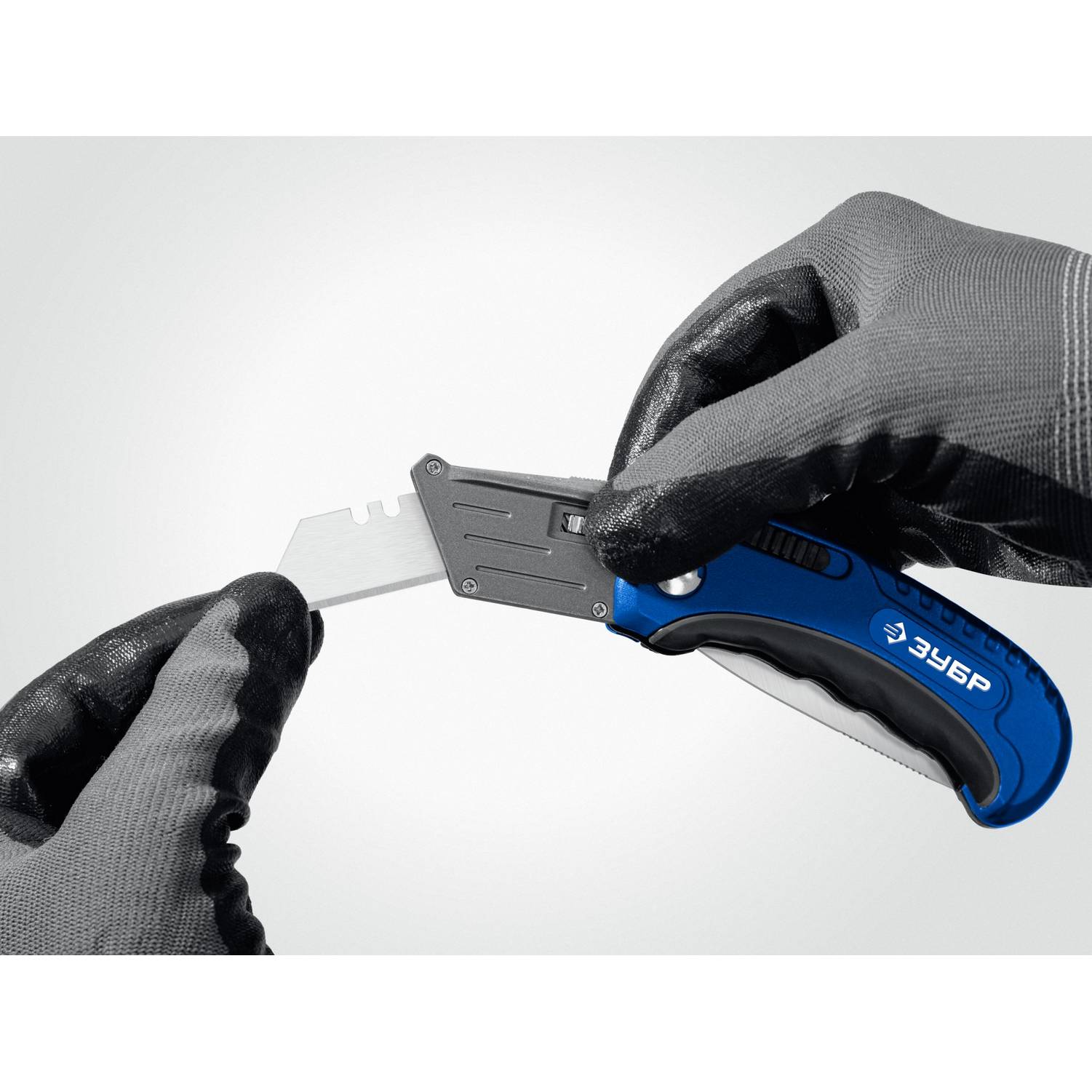 ЗУБР  Компакт-2-А24, технический, универсальный складной нож 2-в-1 с трапециевидным лезвием  (09227)