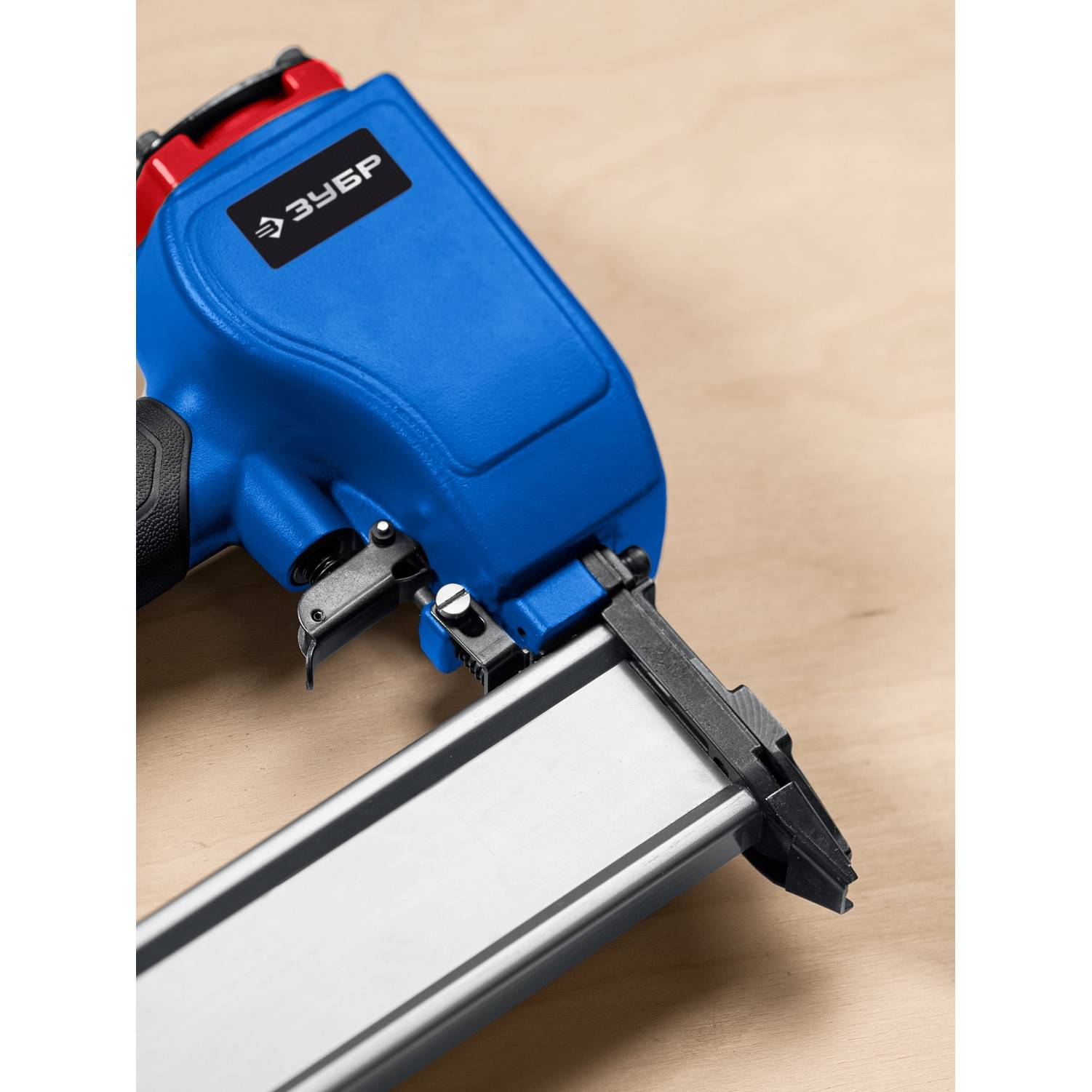 ЗУБР  FST-50, пневматический нейлер для гвоздей по бетону и металлу, Профессионал  (31943)